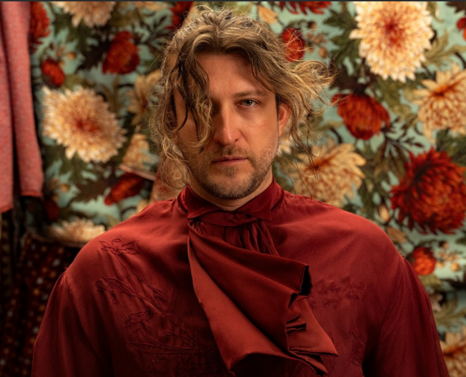 Sezer Uysal and Axelax arrive at that moment with Calling For More, a new collaboration released via HABITAT Records.