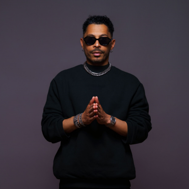 Born from the minds of two versatile creatives, ‘Gracias A La Vida’ comes as a dynamic blend of sound