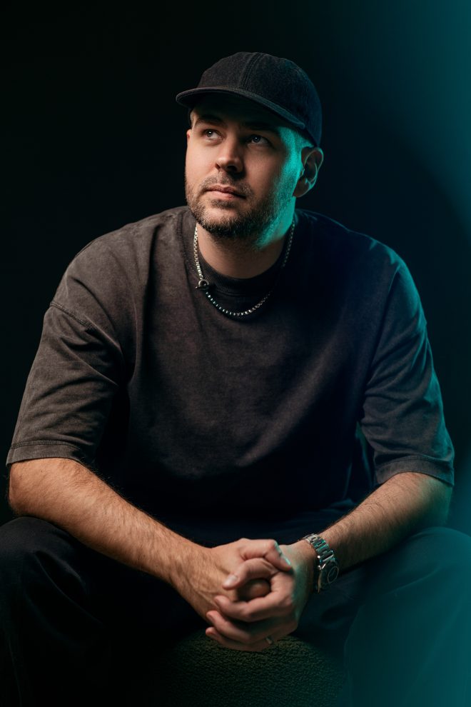 Kyle Watson teams up with Body Ocean, arriving with ”Around the same”