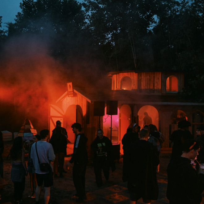Monkey Shoulder Crashes the Beach and Builds the Most Intimate Stage at Wildeburg